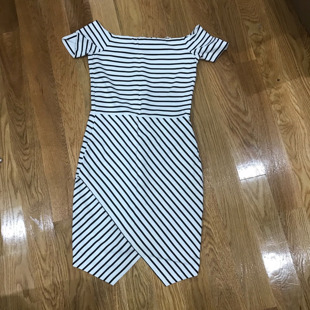 Brand new worn once to dinner - 1. State dress!!!