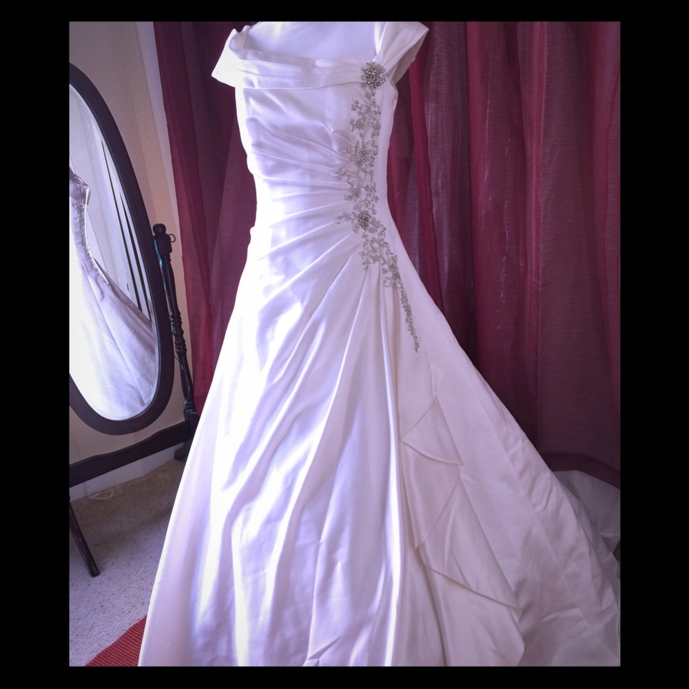 Mon Cheri Ivory Classic stunner 💍