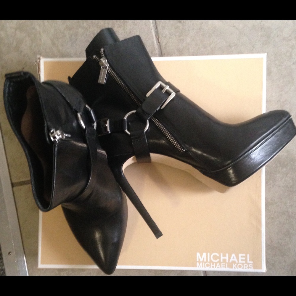 Micheal Kors Harrison Bootie