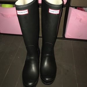 Black hunter boots