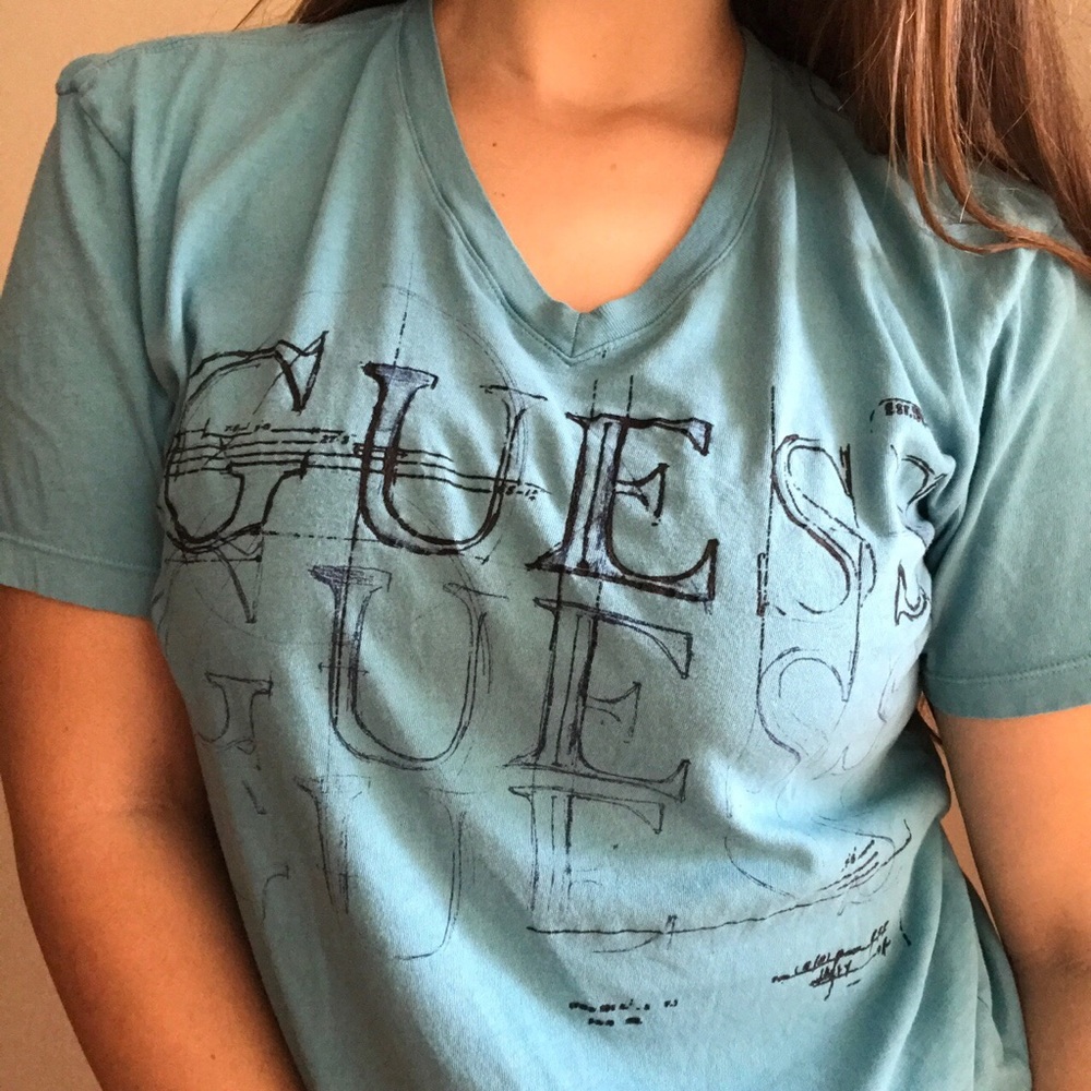 guess blue graphic tshirt