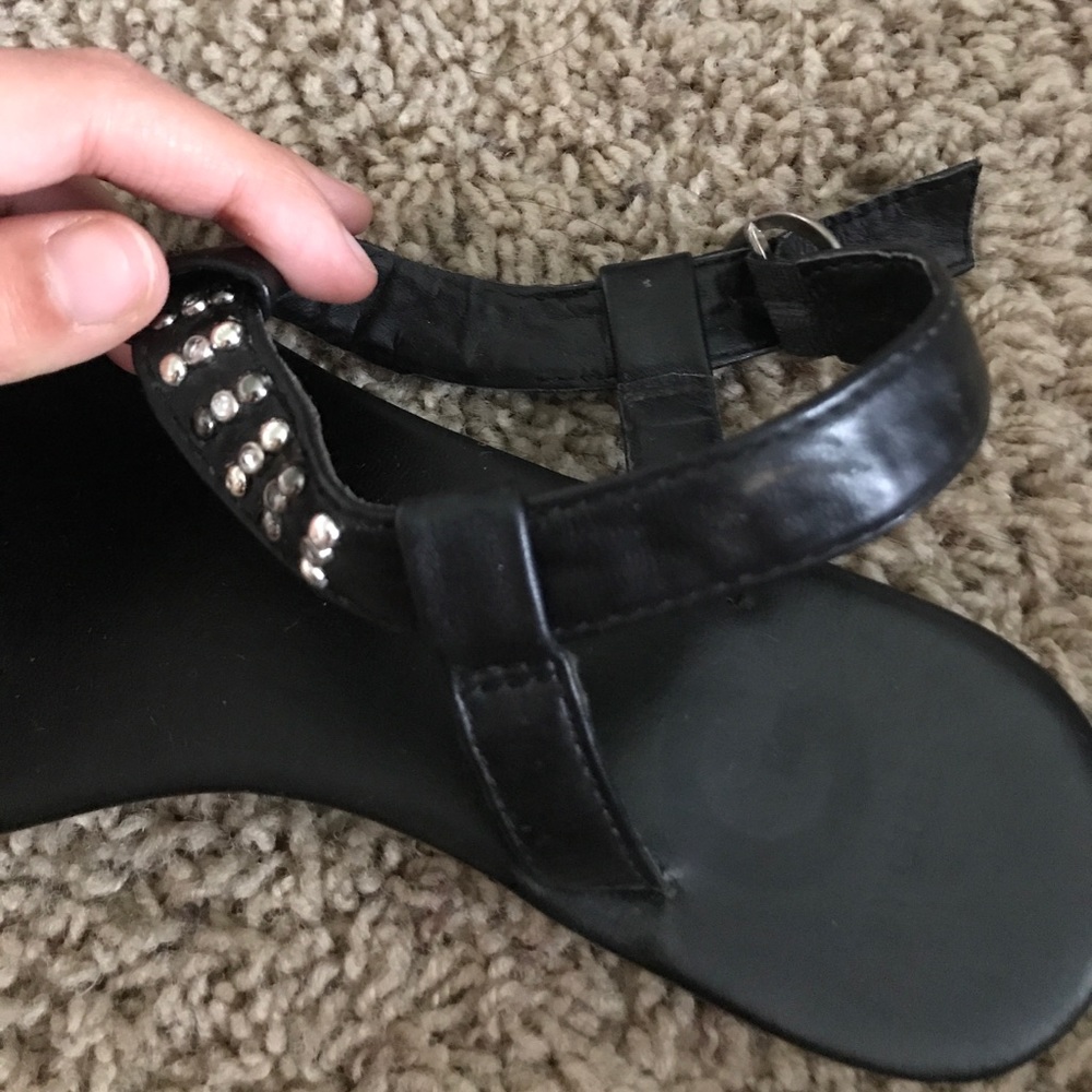 ♦️♦️Guess Sandals♦️♦️ - Picture 4 of 4