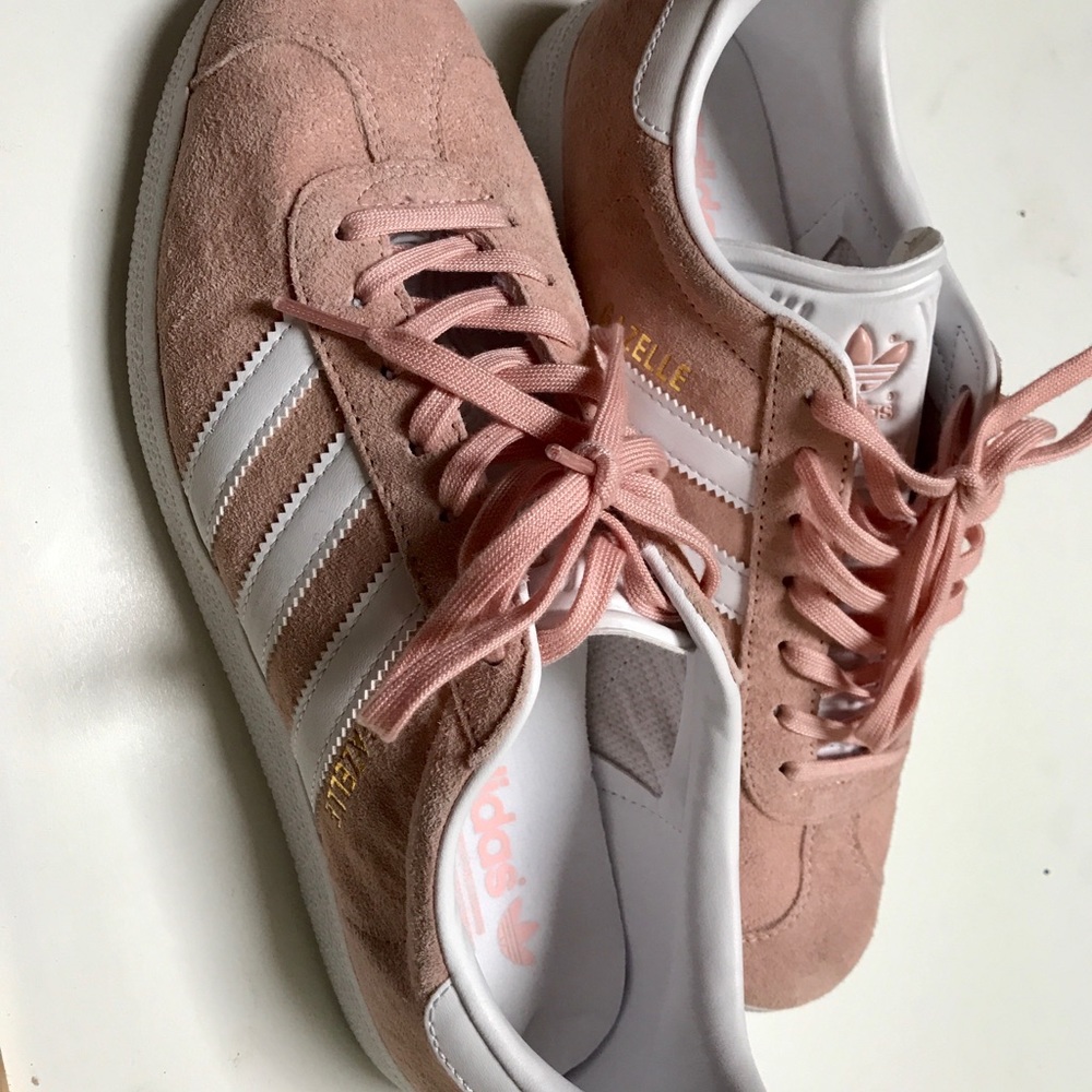 🎀 Adidas Gazelle blush suede shoes 9 🎀