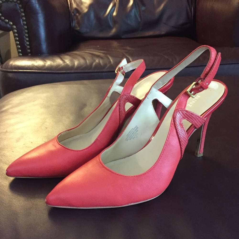 Like new salmon pumps - Picture 2 of 3