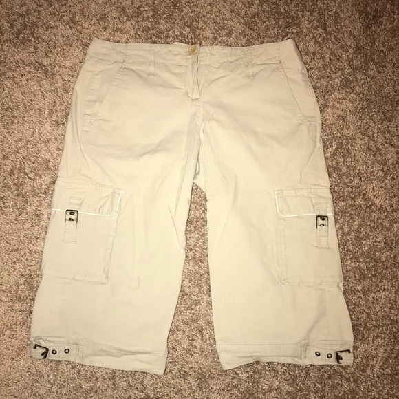 Shorts BY BCBGMAXAZRIA - Picture 1 of 7