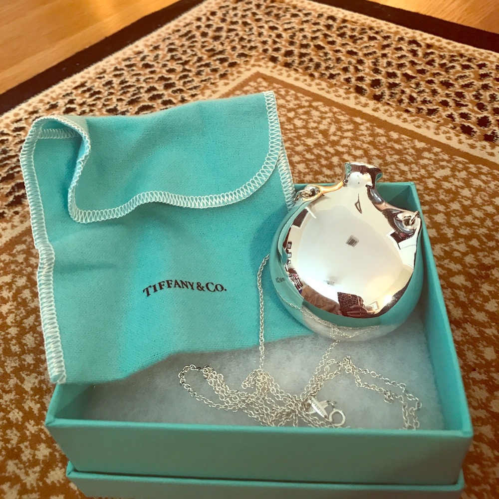 Tiffany & Co. Elsa Peretti Jug Urn Necklace