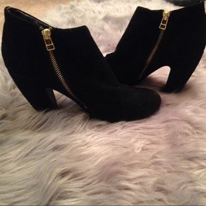 Must go! Steve Madden booties