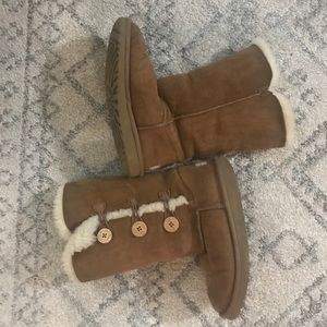 Ugg Boots - Bailey Button - Chestnut - Tall C4/W6