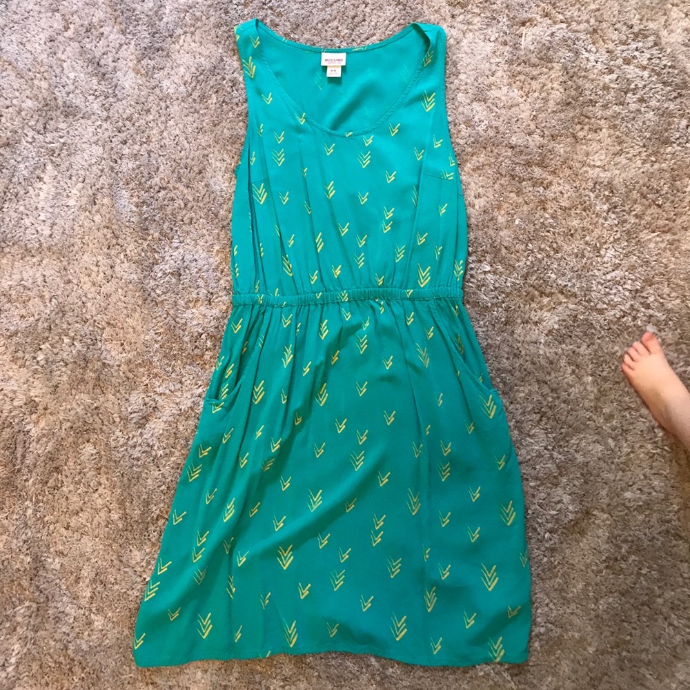 Teal summer dress with pockets and key hole
