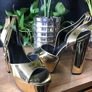 BRAND NEW GOLD PLATFORM HEELS