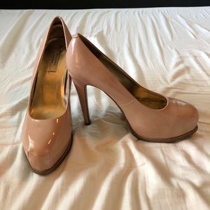Vera Wang Nude Pumps