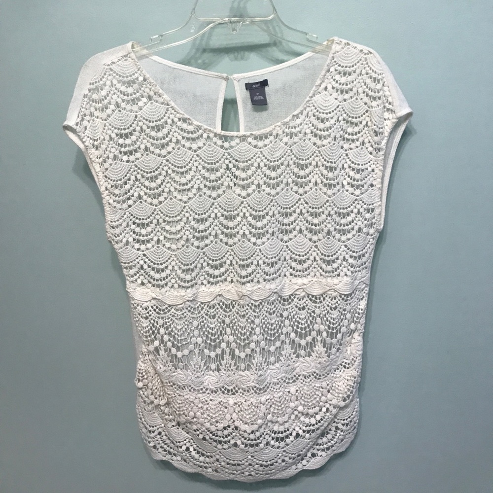 Short sleeved crochet cream top