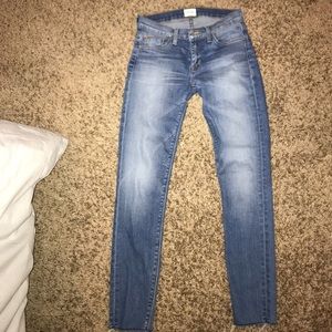 Size 25 Hudson Krista skinny jeans with a raw hem!