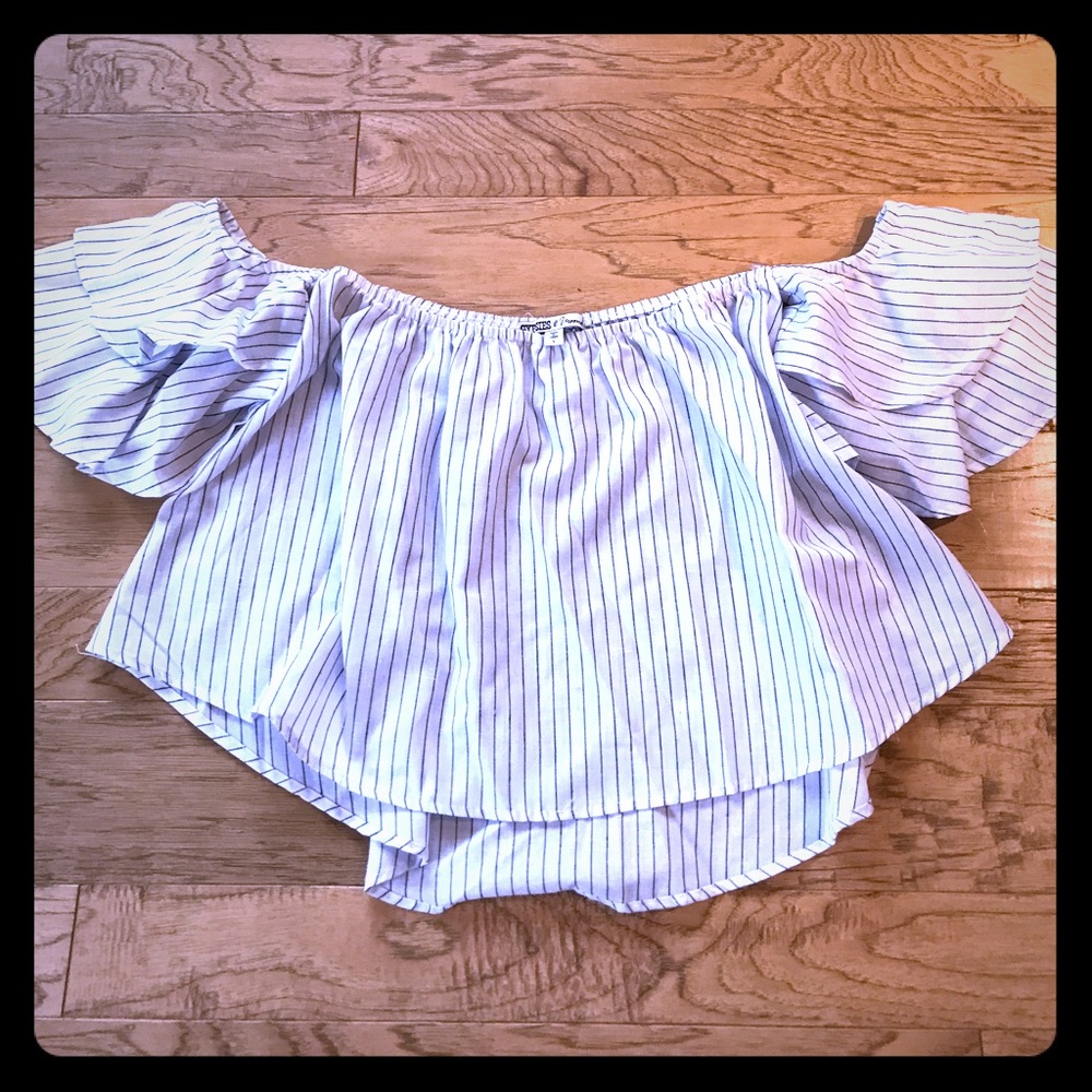 Gypsies & Moondust off shoulder top!