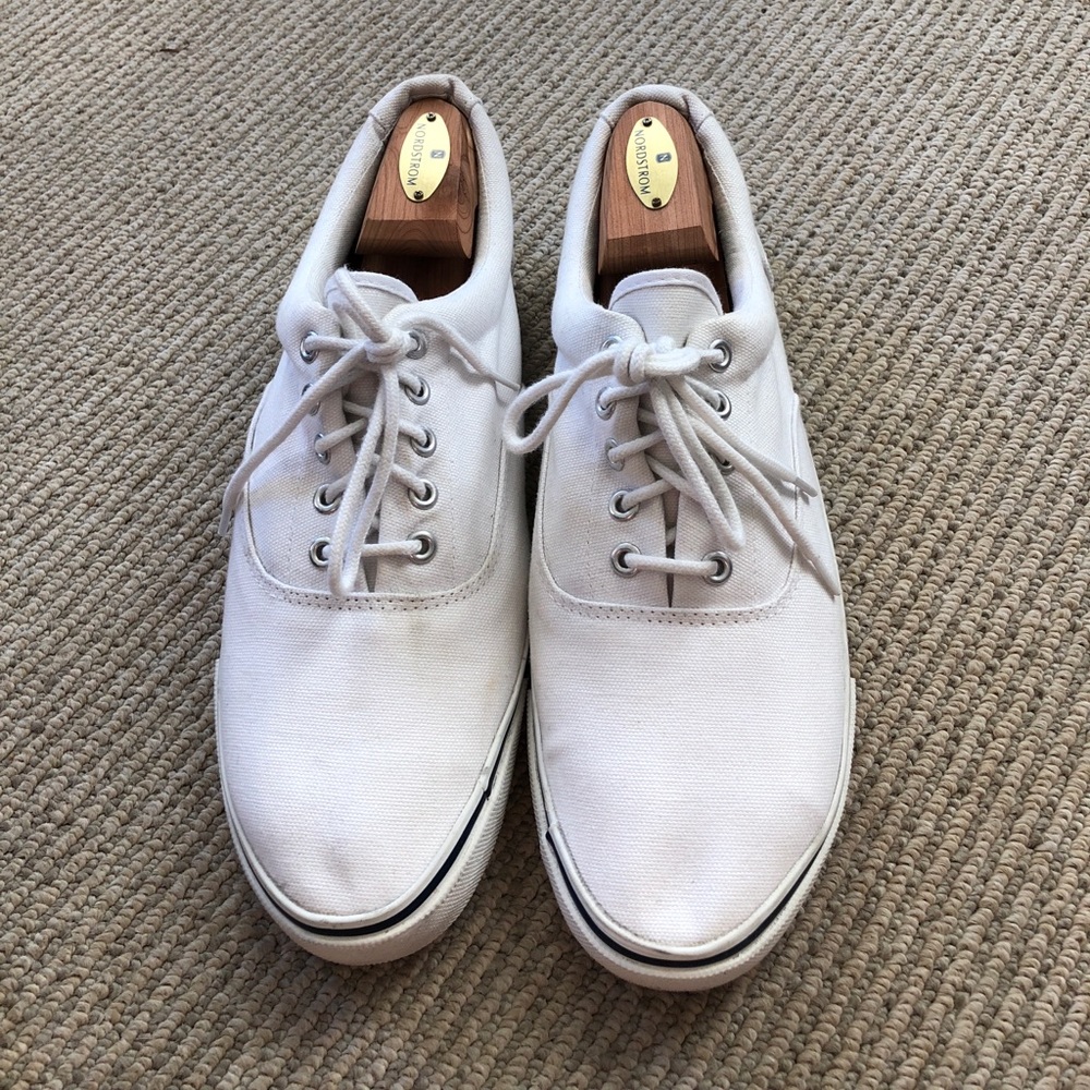 White tennis shoes