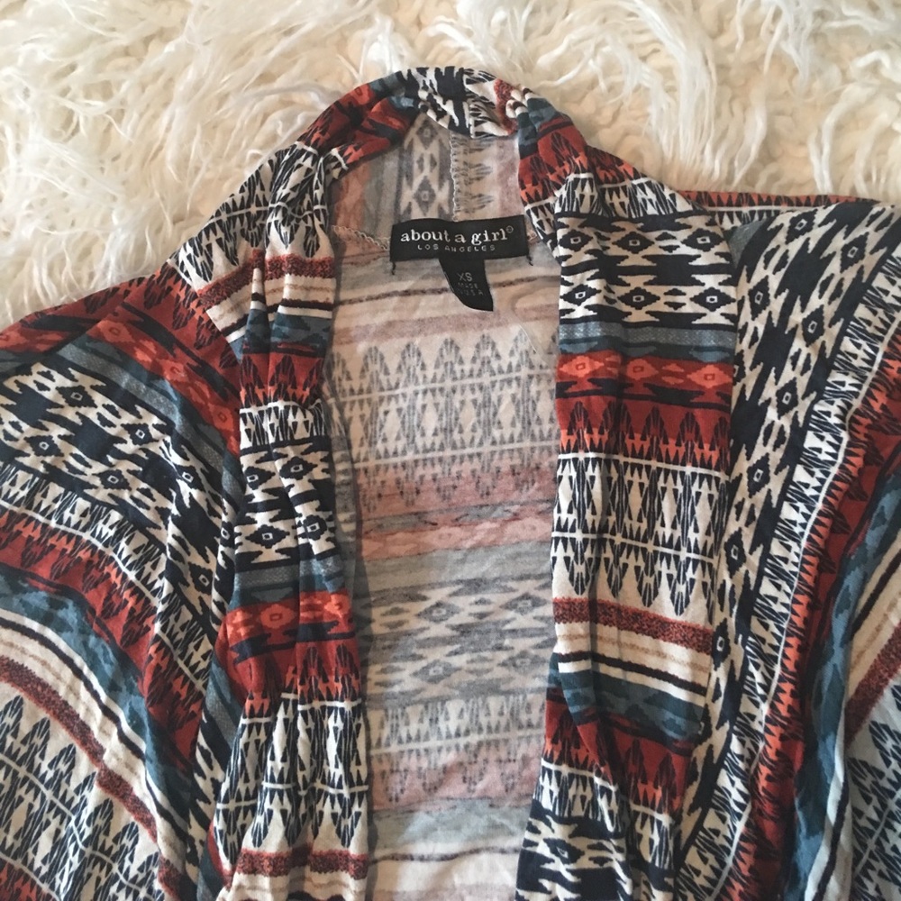 Aztec pattern shall/Cardigan - Picture 2 of 4