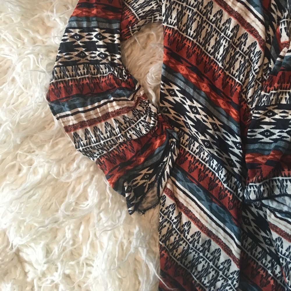 Aztec pattern shall/Cardigan - Picture 3 of 4