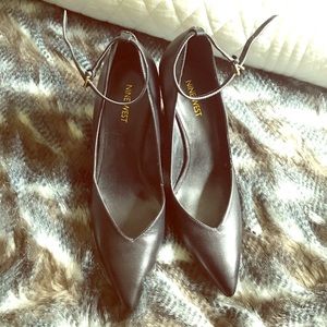 Black leather Wedge Nine West with ankle strap