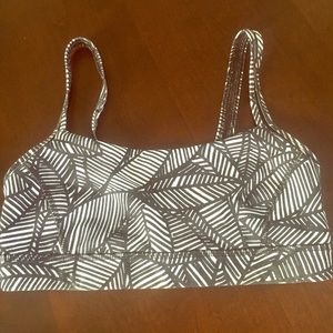 Lulu lemon sports bra size 4