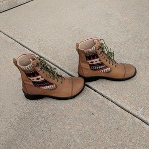 Keen lace-up winter boots *never worn*