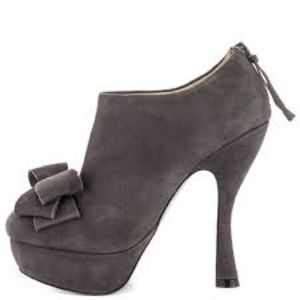 Mojo Moxy Broody Booties in Gray