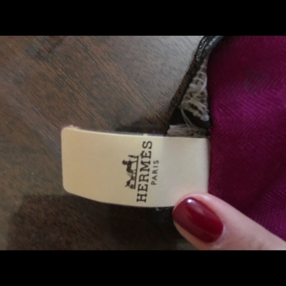 Authentic Hermès 140cm 65% cashmere/35% silk scarf - Picture 2 of 8