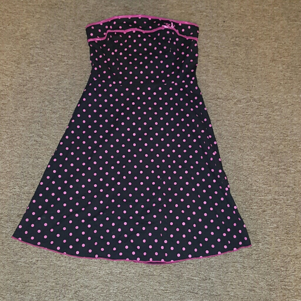 Black and pink polka-dot dress.