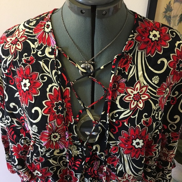 💔SOLD 💔Donating soon 💚BOGO Paisley romper - Picture 2 of 5