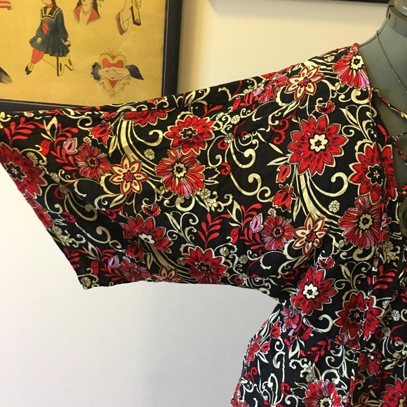 💔SOLD 💔Donating soon 💚BOGO Paisley romper - Picture 3 of 5