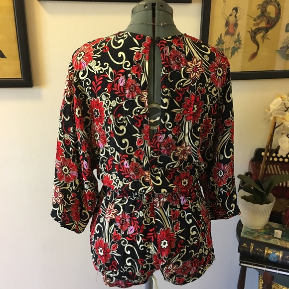 💔SOLD 💔Donating soon 💚BOGO Paisley romper - Picture 4 of 5