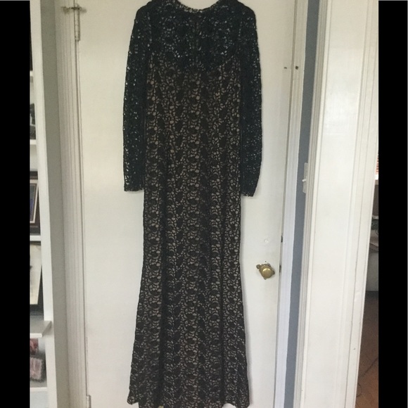 Just in time for the holidays!  Formal gown - Picture 1 of 1