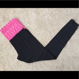Black cotton leggings with pink top