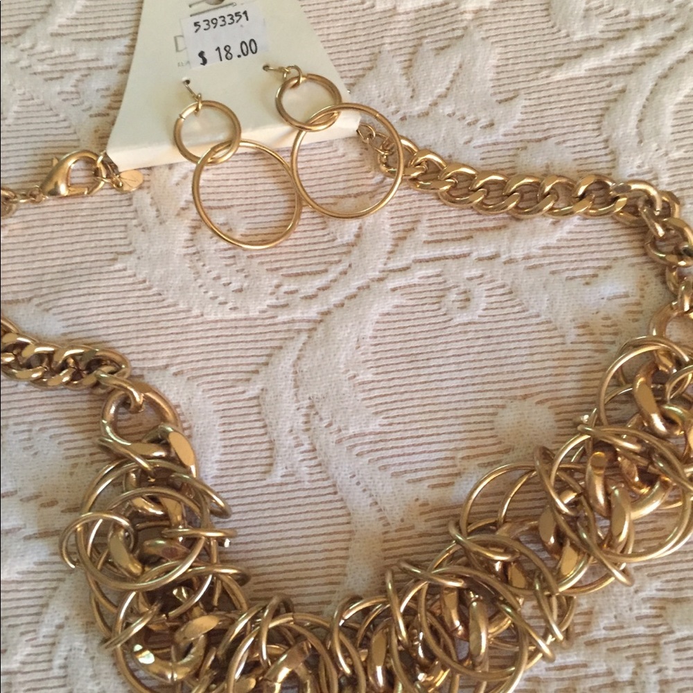 Holiday gold Necklace and earrings set