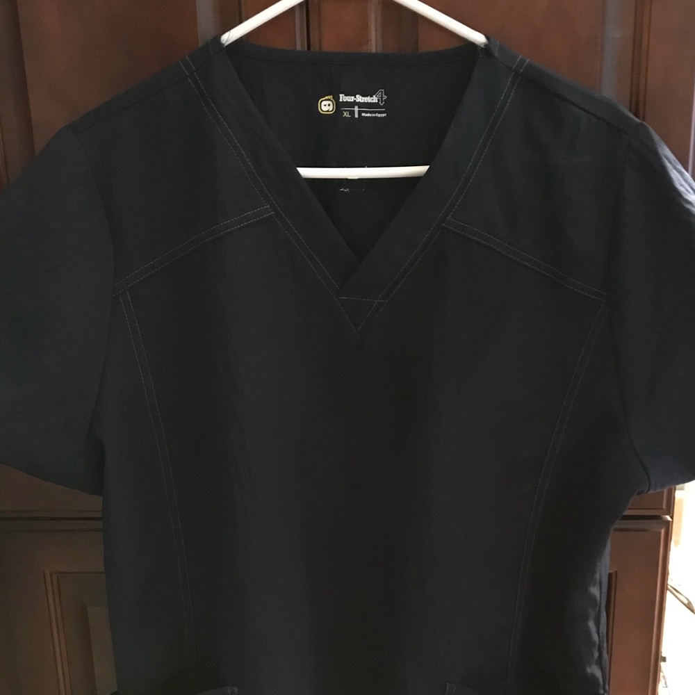 Wonder wink 4 Stretch navy scrubs.