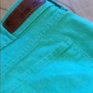 Totally shaping Denizen capris by Levi Totally shaping Denizen capris by Levi