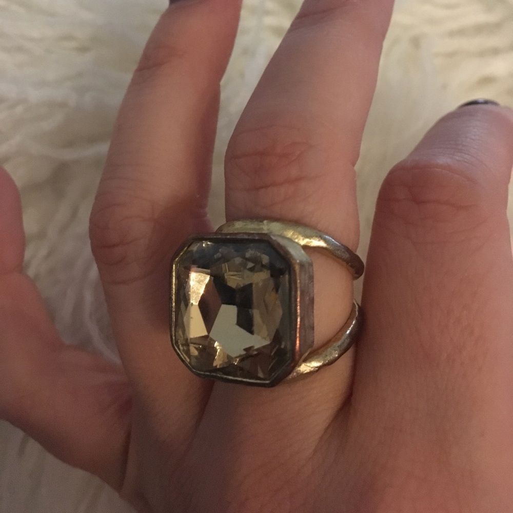 Gold stone ring