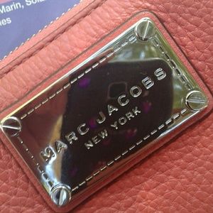 Marc Jacobs zippy wallet in salmon 🐡 Marc Jacobs zippy wallet in salmon 🐡