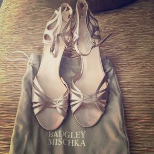 $18! Rose metallic ankle strap Badgley Mischka 9