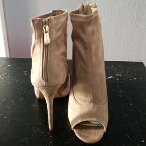 new tan suede booties never worn size 8 thin heel