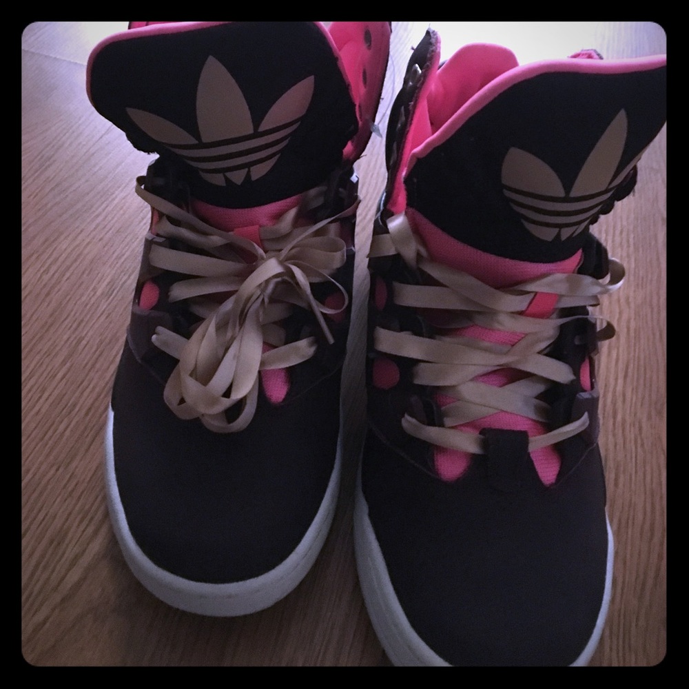 New Adidas woman sneakers 8 us 6 1/2 U.K.