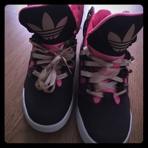 New Adidas woman sneakers 8 us 6 1/2 U.K.