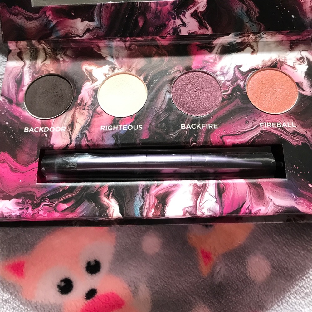 Eyeshadow Palette - swatched