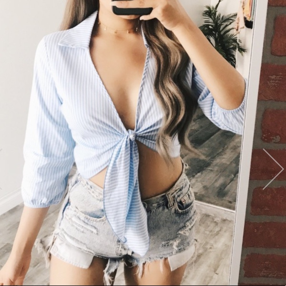Strip knot tie top
