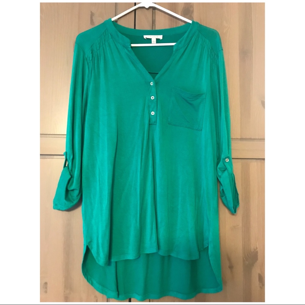 High-low 3/4 sleeve top