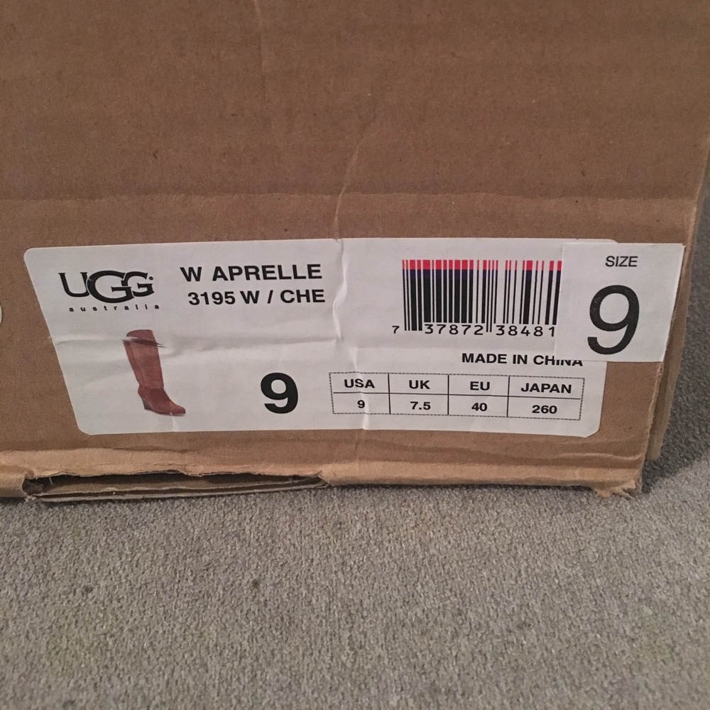 UGG Aprelle in Chesnut Boot - Picture 7 of 7