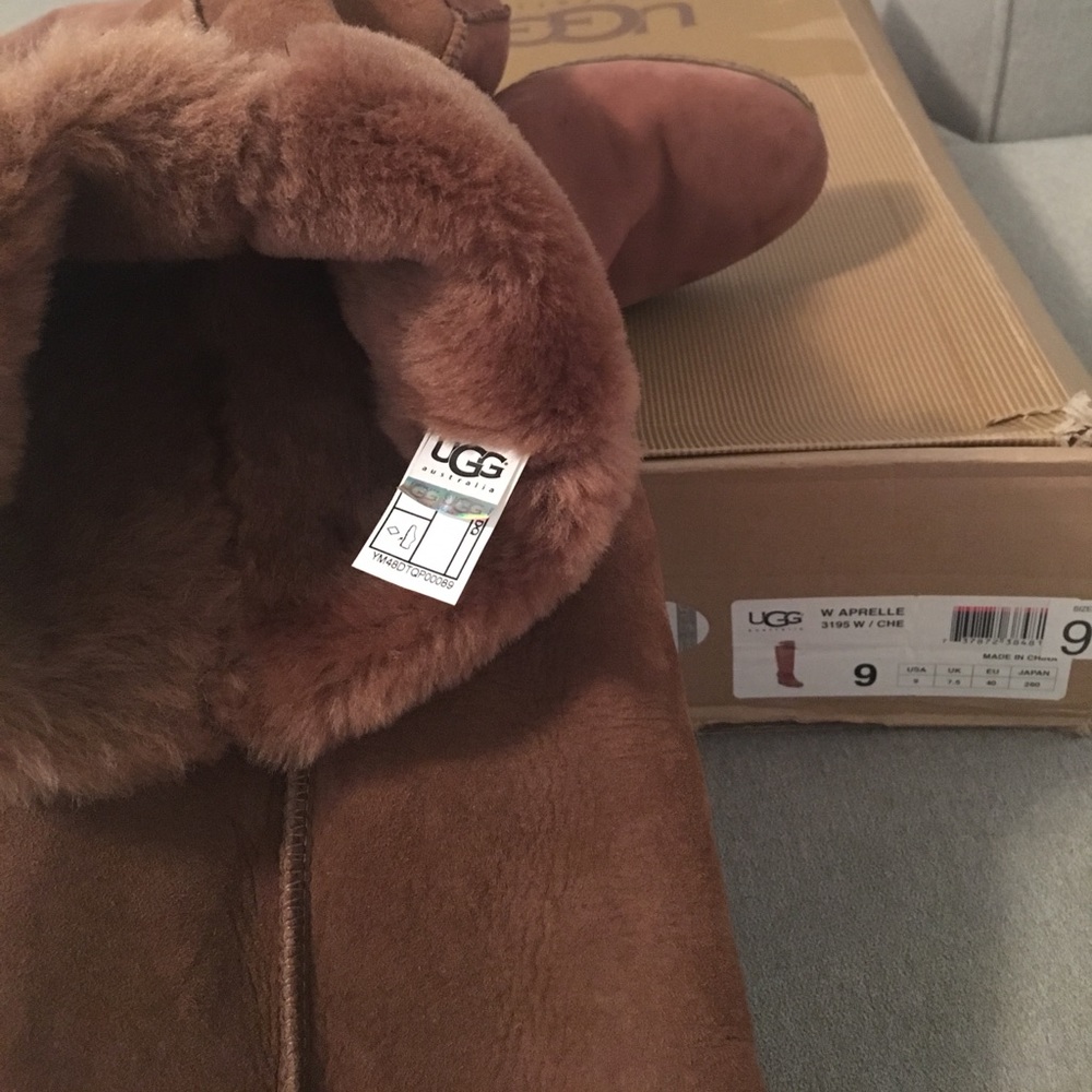 UGG Aprelle in Chesnut Boot - Picture 3 of 7