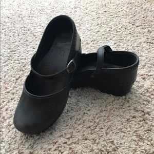 Black Danskos size 39 PRICE IS NEGOTIABLE!