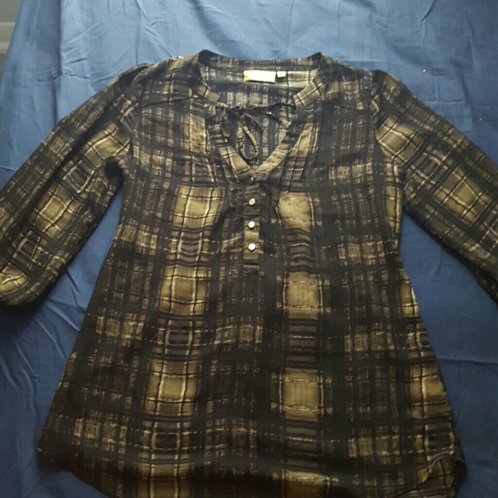 Cute Vera Wang tie front top