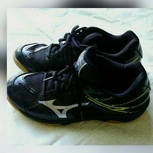 Mizuno volleyball shoes