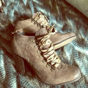 Boutique 9 ankle boot lace up